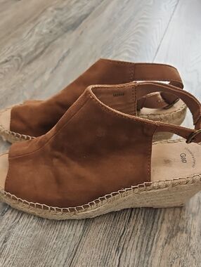 GAP Suede Tan Espadrille Wedge Sandals Womens